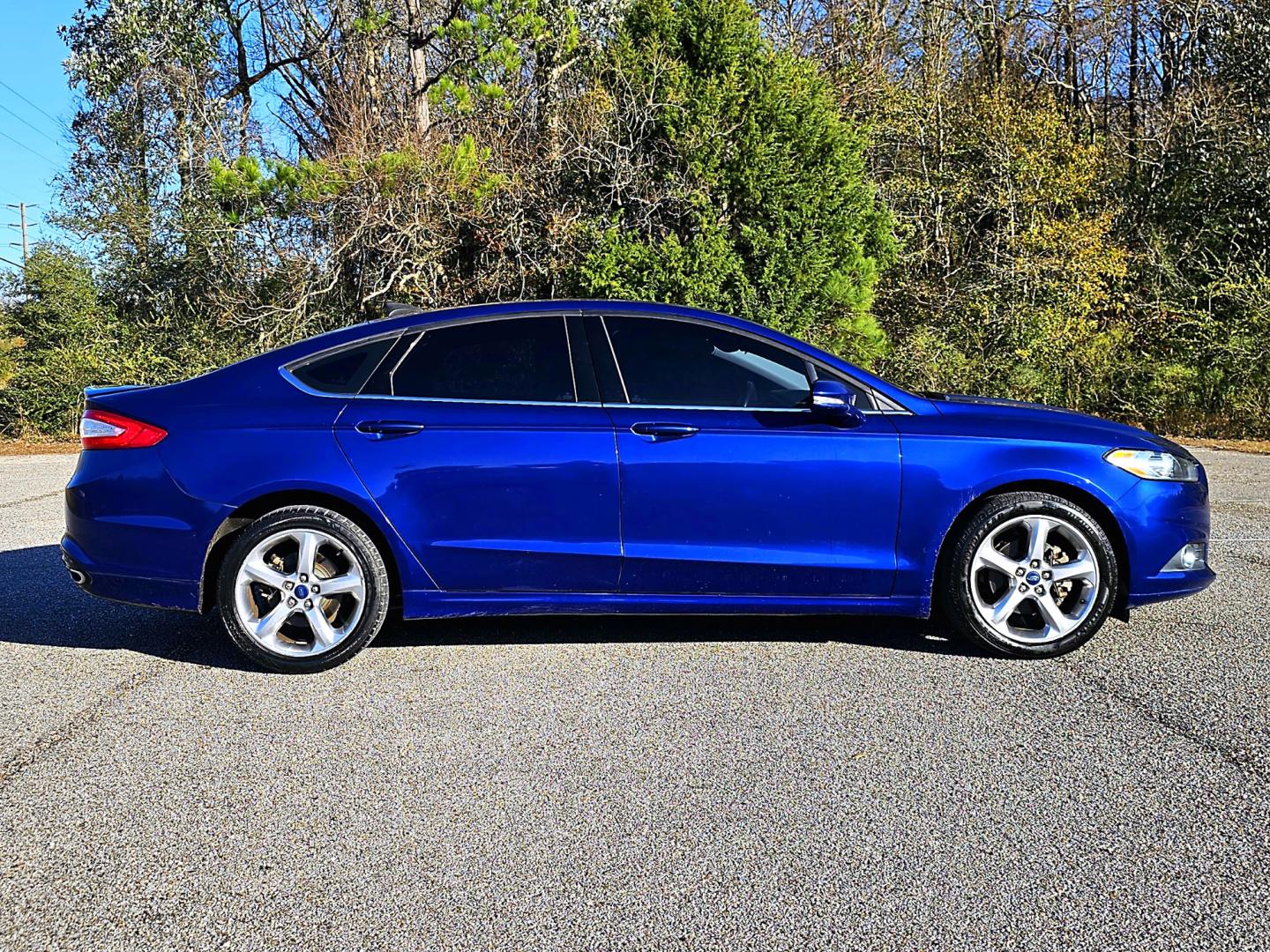 2015 Blue Ford Fusion SE (3FA6P0T96FR) with an 2.0L L4 DOHC 16V engine, Automatic transmission, located at 18001 Kellogg Rd, Saucier, MS, 39574, (228) 832-1441, 39.421459, -76.641457 - Photo#4